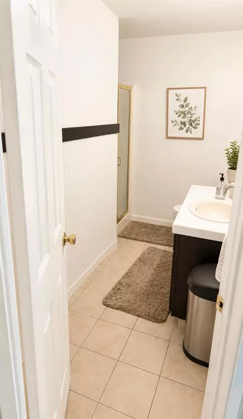 Bath - 737 Redfield Ave, Modesto, CA 95357 photo 3 of 3