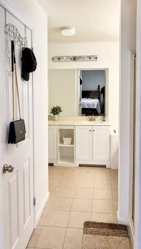Bath - 737 Redfield Ave, Modesto, CA 95357 photo 1 of 3