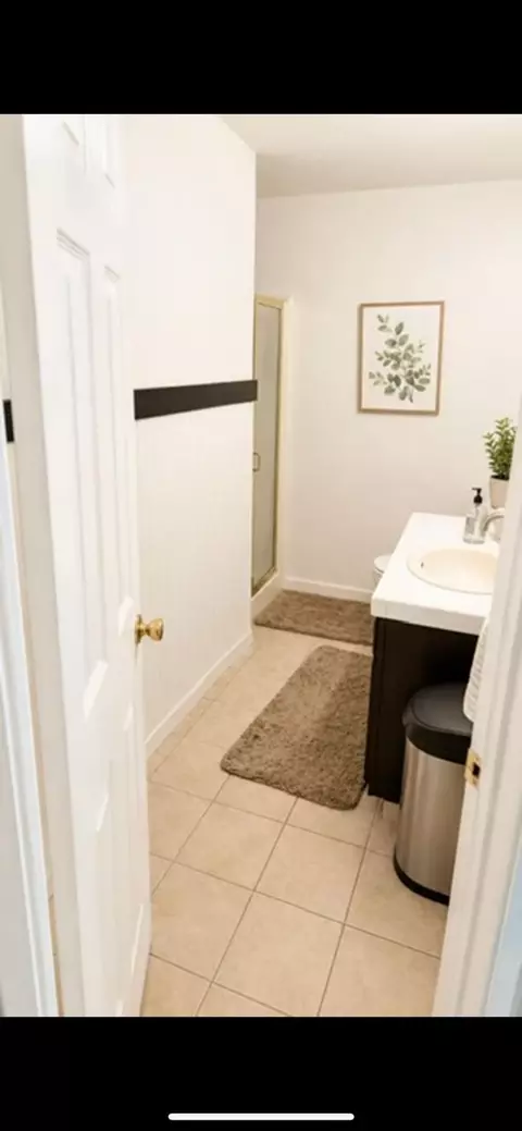 Bath - 737 Redfield Ave, Modesto, CA 95357 photo 2 of 3