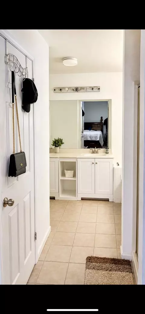 Bath - 737 Redfield Ave, Modesto, CA 95357 photo 3 of 3