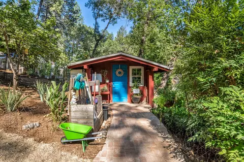Exterior - 5962 Arrowhead Dr, Foresthill, CA 95631 photo 3 of 22