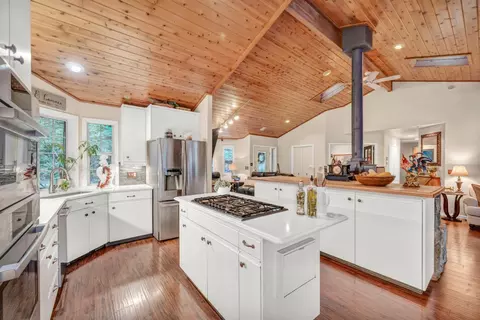Kitchen - 5962 Arrowhead Dr, Foresthill, CA 95631 photo 3 of 6