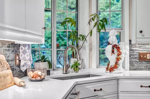 Kitchen - 5962 Arrowhead Dr, Foresthill, CA 95631 photo 5 of 6
