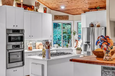 Kitchen - 5962 Arrowhead Dr, Foresthill, CA 95631 photo 1 of 6