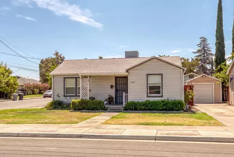 1107 Magnolia St, Oakdale, CA 95361