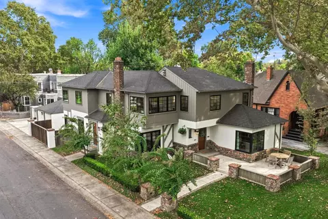 2743 Land Park Dr, Sacramento, CA 95818