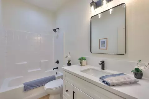 Bath - 5405 10th St, Keyes, CA 95328 photo 1 of 4