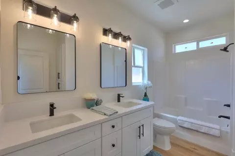 Bath - 5405 10th St, Keyes, CA 95328 photo 3 of 4