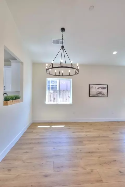Dining - 5405 10th St, Keyes, CA 95328 photo 5 of 6