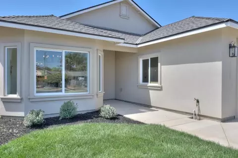 Exterior - 5405 10th St, Keyes, CA 95328 photo 5 of 8