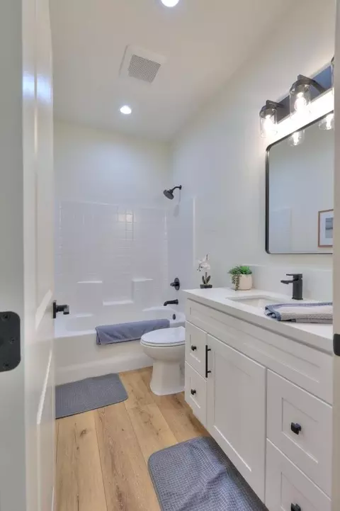 Bath - 5405 10th St, Keyes, CA 95328 photo 2 of 4