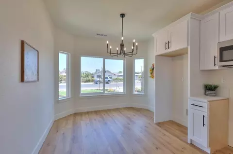 Dining - 5405 10th St, Keyes, CA 95328 photo 1 of 6