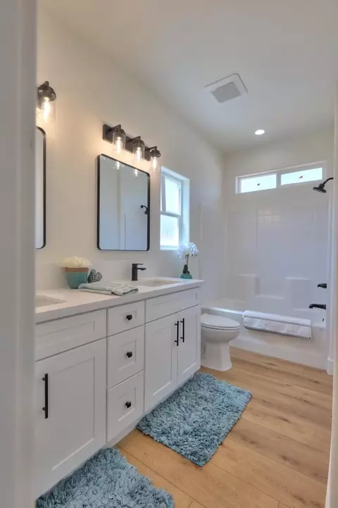 Bath - 5405 10th St, Keyes, CA 95328 photo 4 of 4