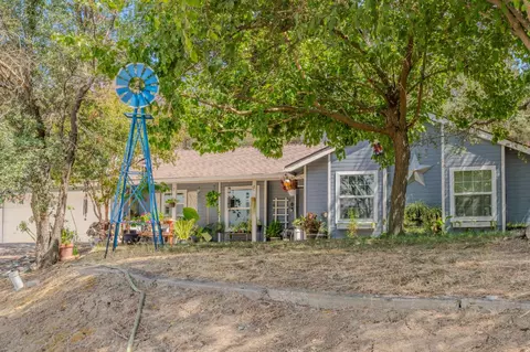 2023 Berkesey Dr, Valley Springs, CA 95252