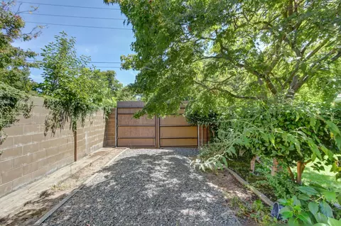 Exterior - 5649 Newbury Way, Carmichael, CA 95608 photo 9 of 15