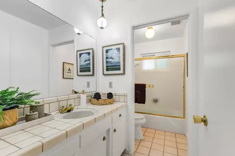 Bath - 5649 Newbury Way, Carmichael, CA 95608 photo 4 of 4