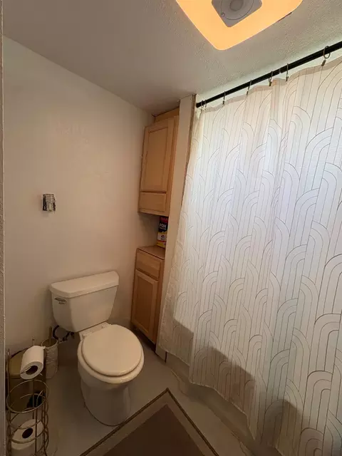 Bath - 34 Arizona Way, Olivehurst, CA 95961 photo 2 of 4