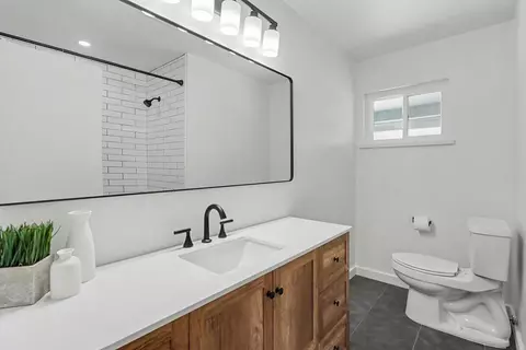 Bath - 2032 Mission Ave, Carmichael, CA 95608 photo 5 of 8