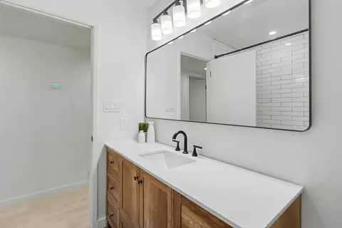 Bath - 2032 Mission Ave, Carmichael, CA 95608 photo 6 of 8