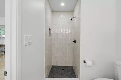 Bath - 2032 Mission Ave, Carmichael, CA 95608 photo 4 of 8