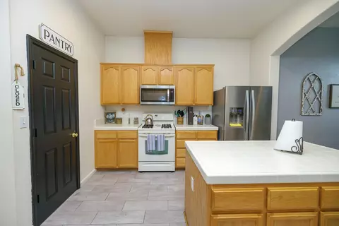 Kitchen - 3711 Pomegranate Ave, Ceres, CA 95307 photo 3 of 5