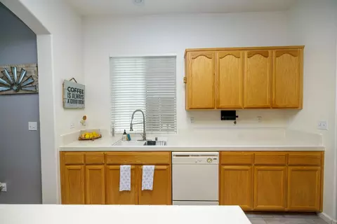 Kitchen - 3711 Pomegranate Ave, Ceres, CA 95307 photo 4 of 5
