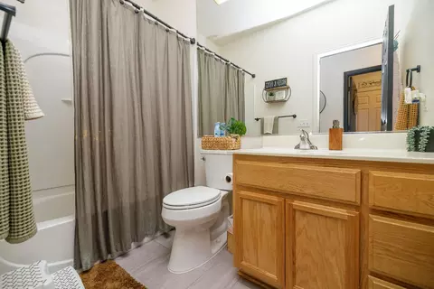 Bath - 3711 Pomegranate Ave, Ceres, CA 95307 photo 3 of 3