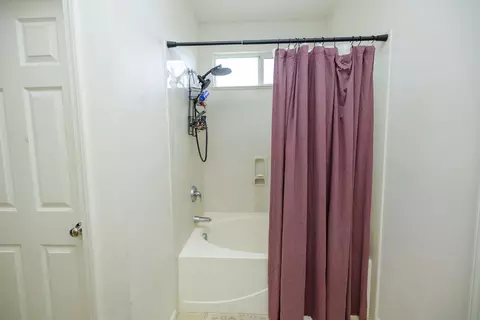 Bath - 3711 Pomegranate Ave, Ceres, CA 95307 photo 2 of 3