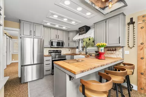 Kitchen - 12865 Mierkey Rd, Pine Grove, CA 95665 photo 6 of 7