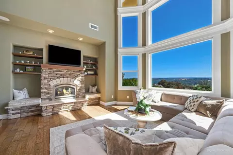 Living - 585 Riverview Dr, Auburn, CA 95603 photo 5 of 7