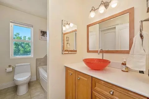 Bath - 585 Riverview Dr, Auburn, CA 95603 photo 7 of 8