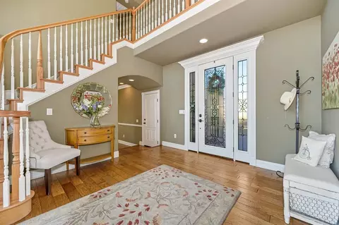 Entry Way - 585 Riverview Dr, Auburn, CA 95603 photo 2 of 7
