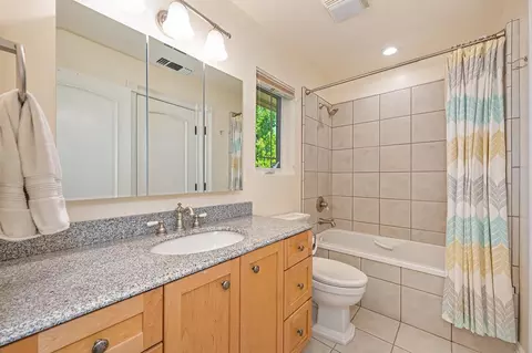 Bath - 585 Riverview Dr, Auburn, CA 95603 photo 6 of 8