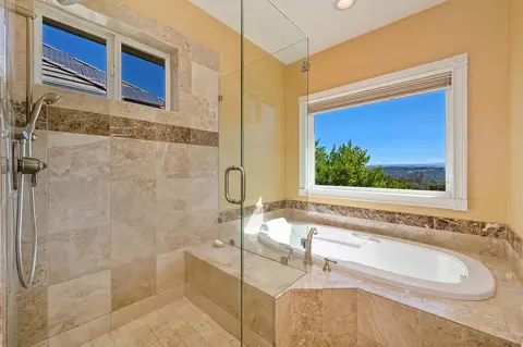 Bath - 585 Riverview Dr, Auburn, CA 95603 photo 5 of 8