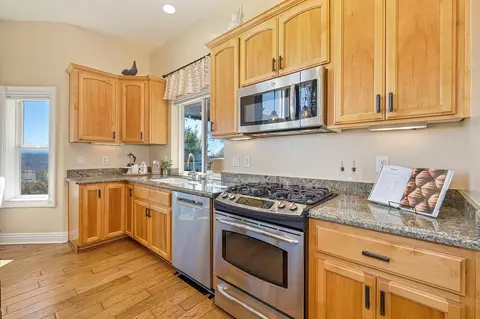 Kitchen - 585 Riverview Dr, Auburn, CA 95603 photo 6 of 8