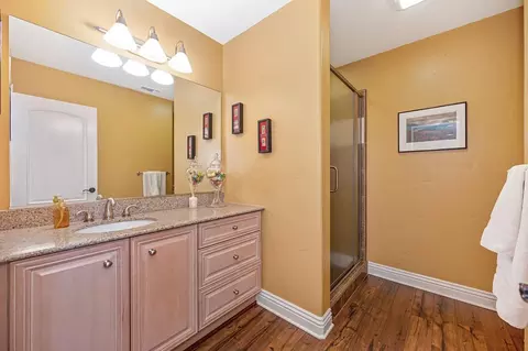 Bath - 585 Riverview Dr, Auburn, CA 95603 photo 2 of 8