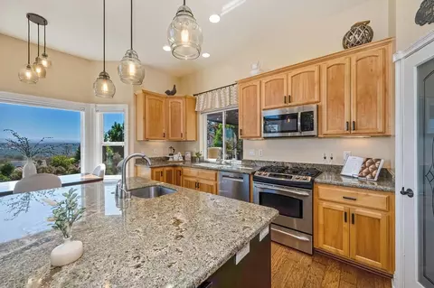 Kitchen - 585 Riverview Dr, Auburn, CA 95603 photo 4 of 8