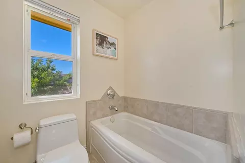 Bath - 585 Riverview Dr, Auburn, CA 95603 photo 8 of 8