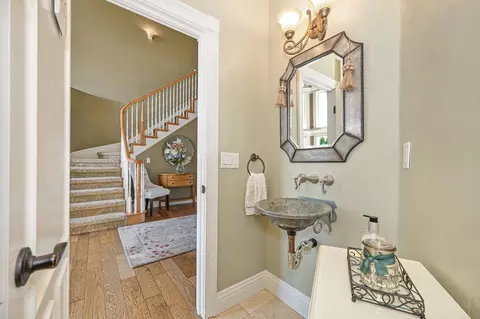 Entry Way - 585 Riverview Dr, Auburn, CA 95603 photo 4 of 7