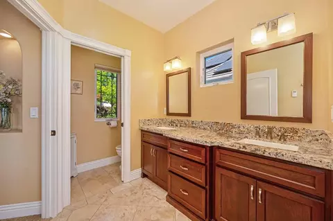 Bath - 585 Riverview Dr, Auburn, CA 95603 photo 4 of 8