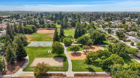 View/Area - 913 Jayhawk Way, Modesto, CA 95358 photo 4 of 13