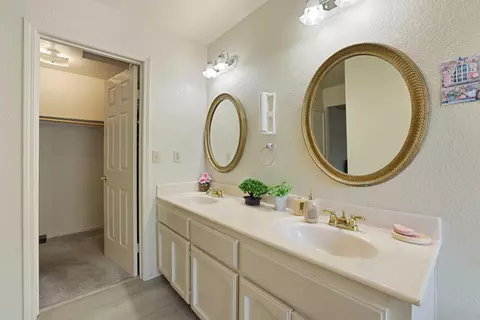 Bath - 913 Jayhawk Way, Modesto, CA 95358 photo 3 of 3