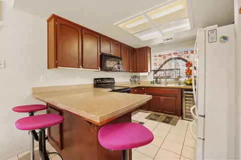 Kitchen - 913 Jayhawk Way, Modesto, CA 95358 photo 5 of 5