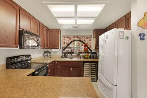 Kitchen - 913 Jayhawk Way, Modesto, CA 95358 photo 1 of 5