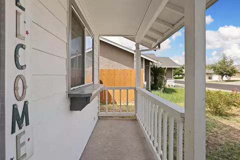 Exterior - 913 Jayhawk Way, Modesto, CA 95358 photo 5 of 10