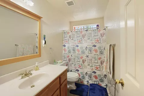 Bath - 913 Jayhawk Way, Modesto, CA 95358 photo 1 of 3