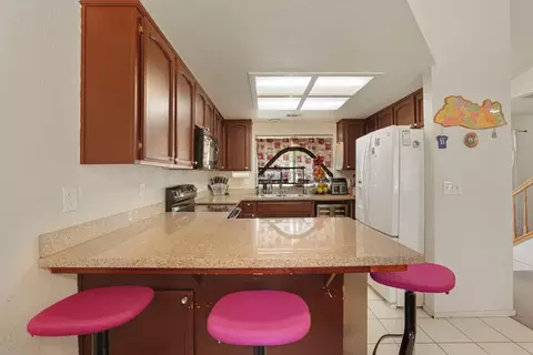 Kitchen - 913 Jayhawk Way, Modesto, CA 95358 photo 3 of 5