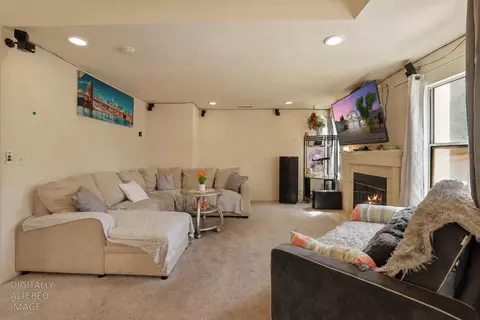 Living - 913 Jayhawk Way, Modesto, CA 95358 photo 2 of 2