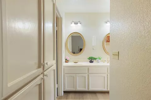 Entry Way - 913 Jayhawk Way, Modesto, CA 95358 photo 2 of 2