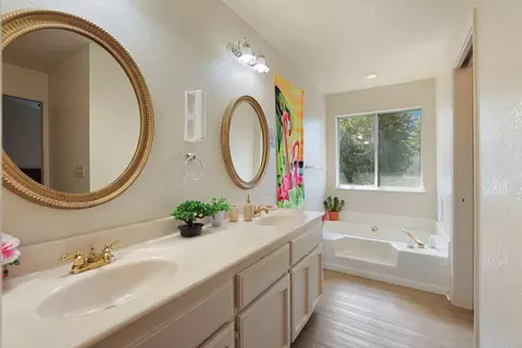 Bath - 913 Jayhawk Way, Modesto, CA 95358 photo 2 of 4